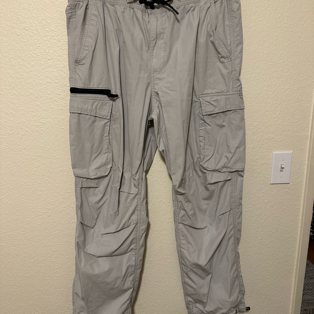 H&M Gray Cargo Pants with Relaxed Fit